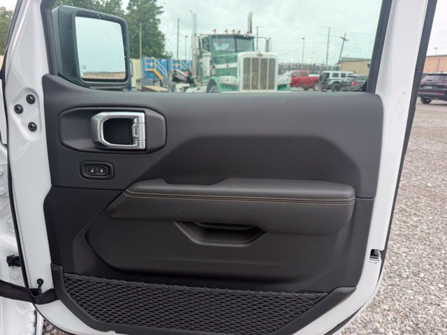 New 2026 Jeep Wrangler Unlimited Sahara AWD/4WD image 18