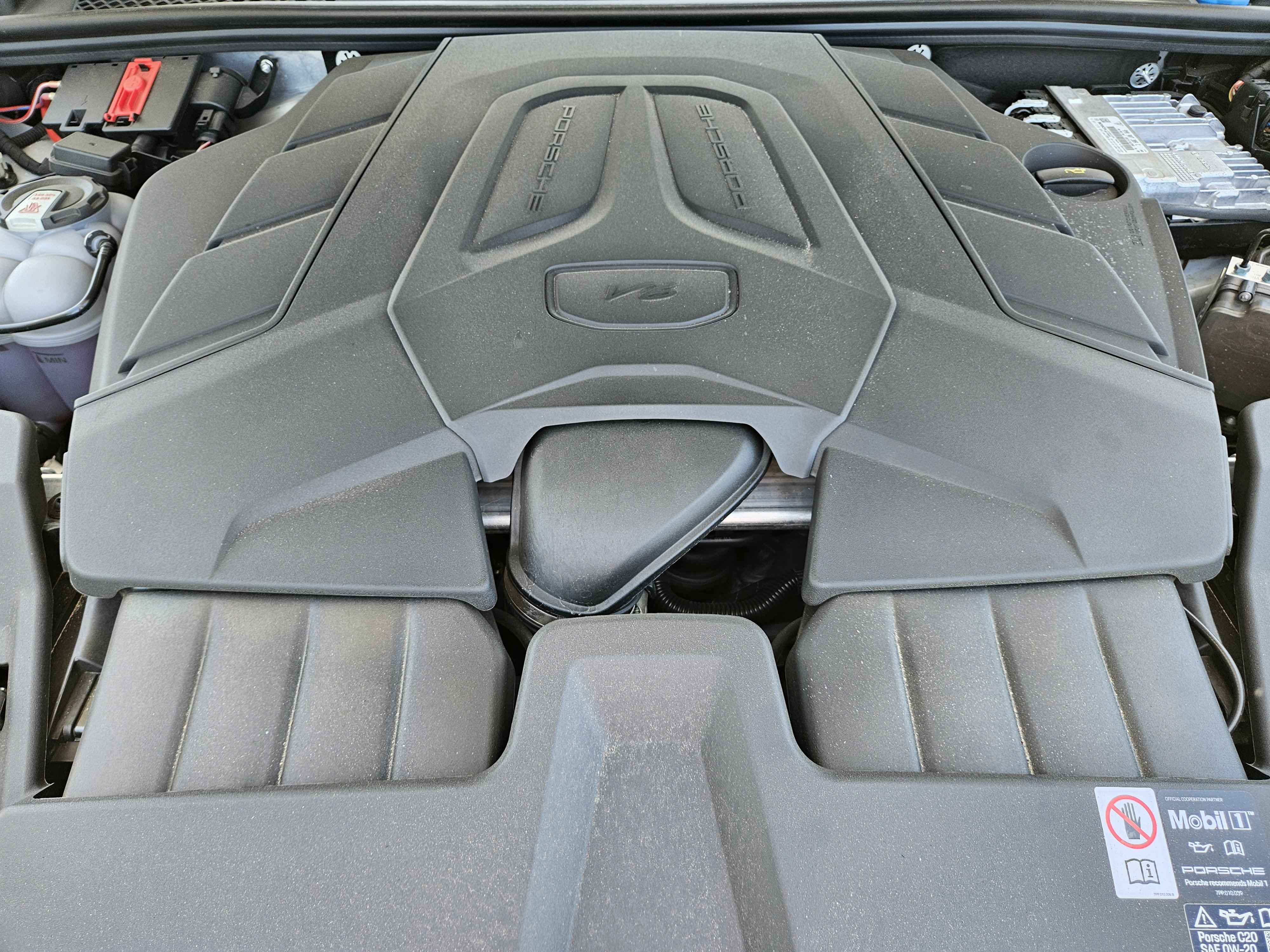 Certified 2026 Porsche Cayenne AWD/4WD image 30