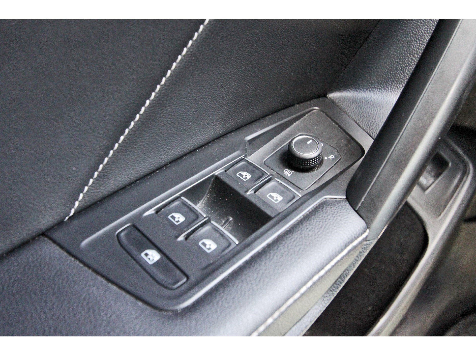 Used 2022 Volkswagen Tiguan SE image 23