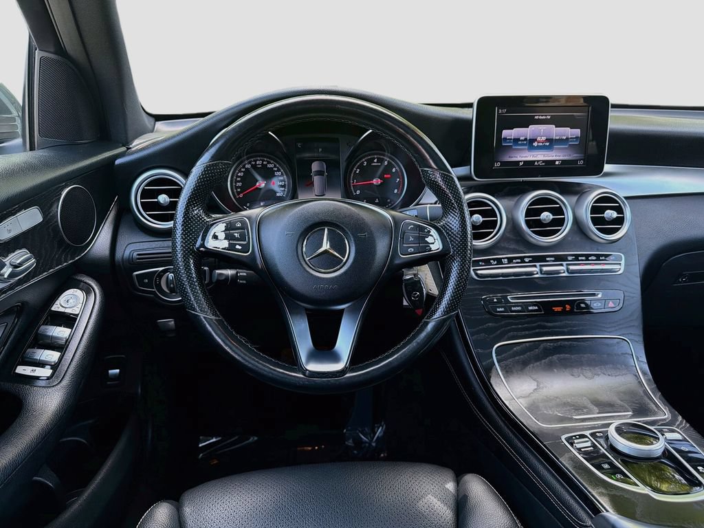 Used 2018 Mercedes-Benz GLC 300 4MATIC w/ Premium Package image 21