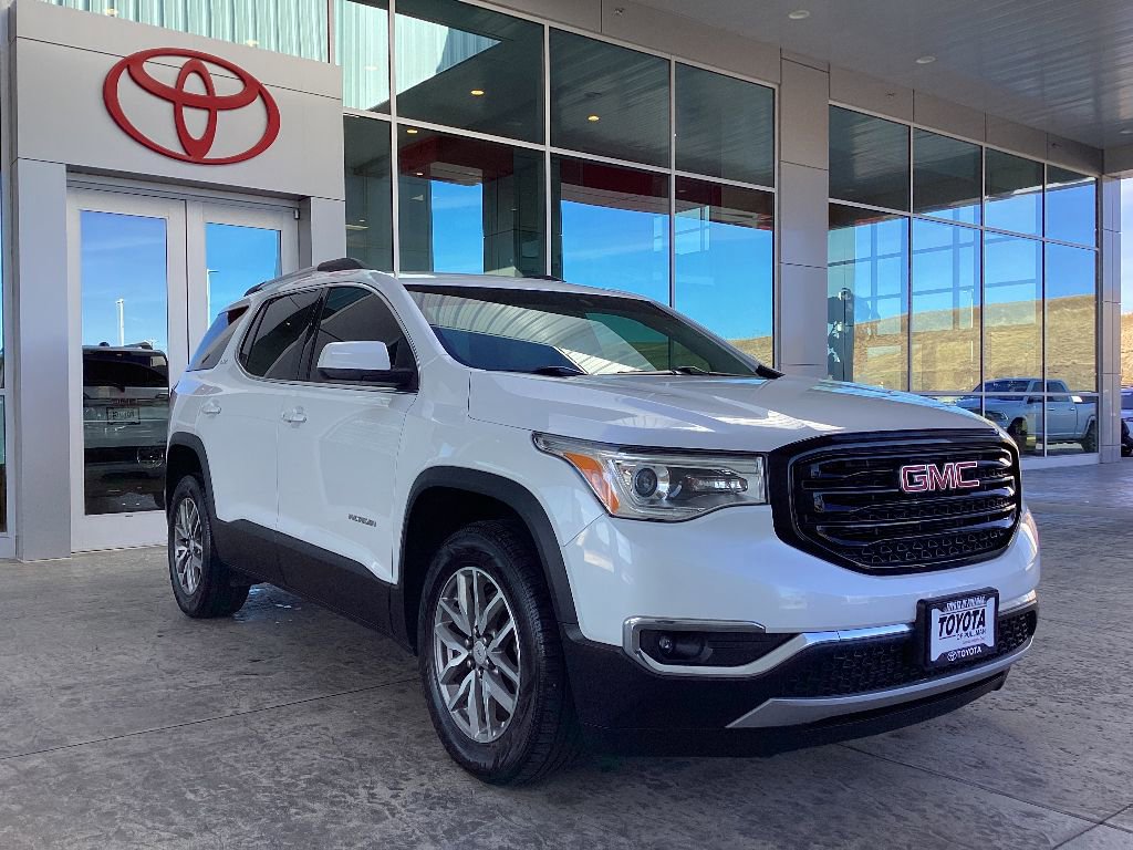 Used 2018 GMC Acadia SLE w/ LPO, Black Accent Package image 2