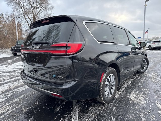 Used 2024 Chrysler Pacifica Select image 5