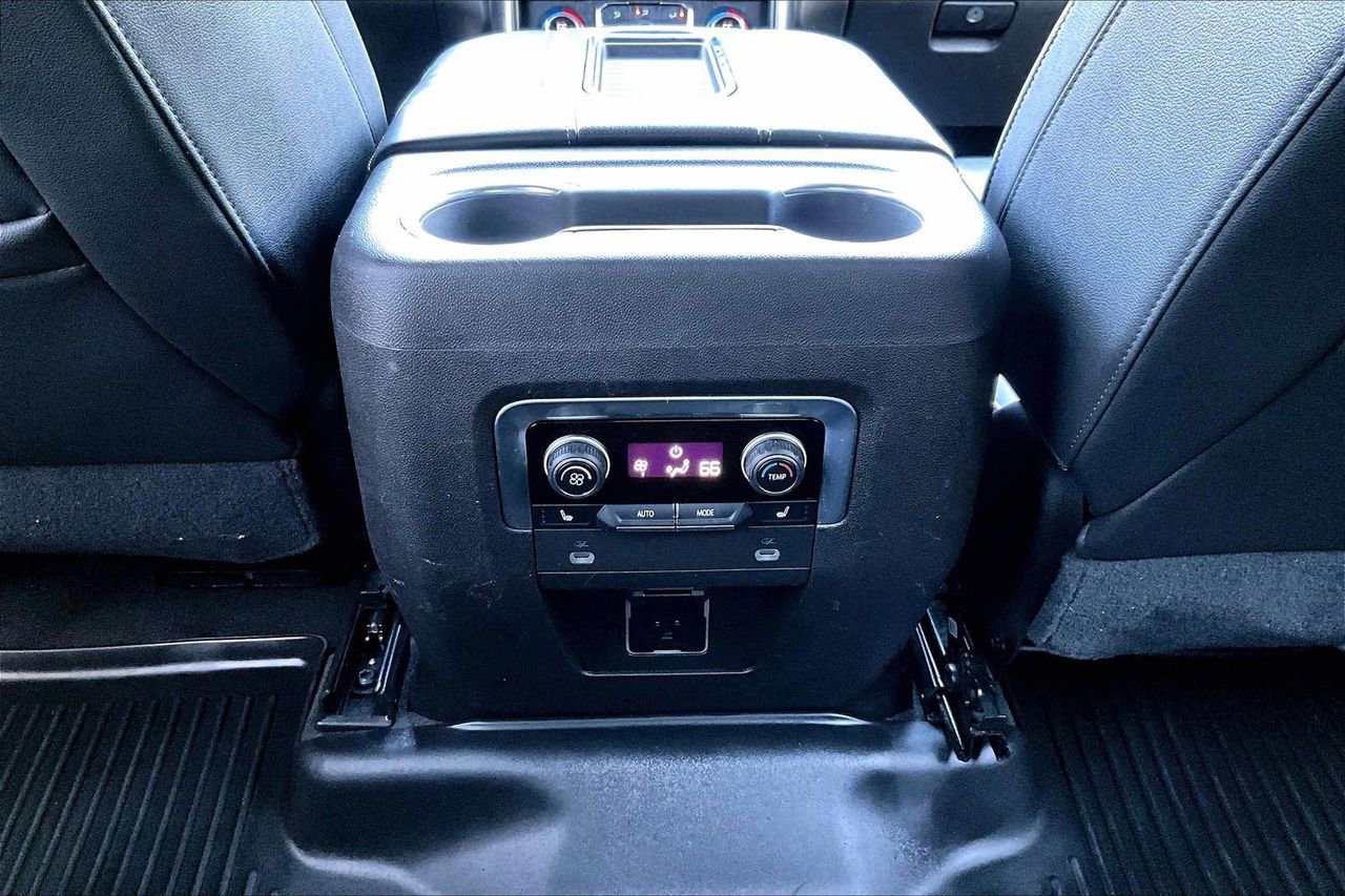 Used 2021 Chevrolet Tahoe Premier w/ Premium Package AWD/4WD image 16