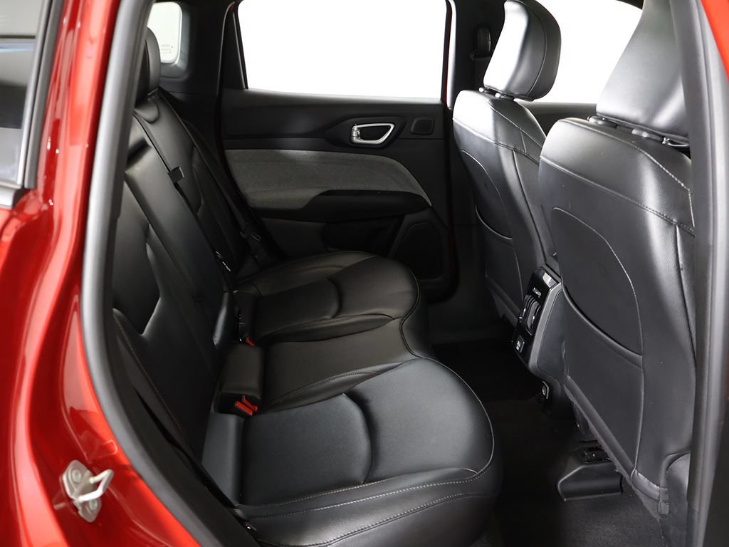 Used 2024 Jeep Compass Latitude w/ Sun and Sound Group AWD/4WD image 35