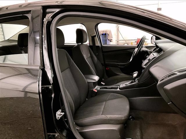 Used 2015 Ford Focus SE w/ SE Sport Package FWD image 8