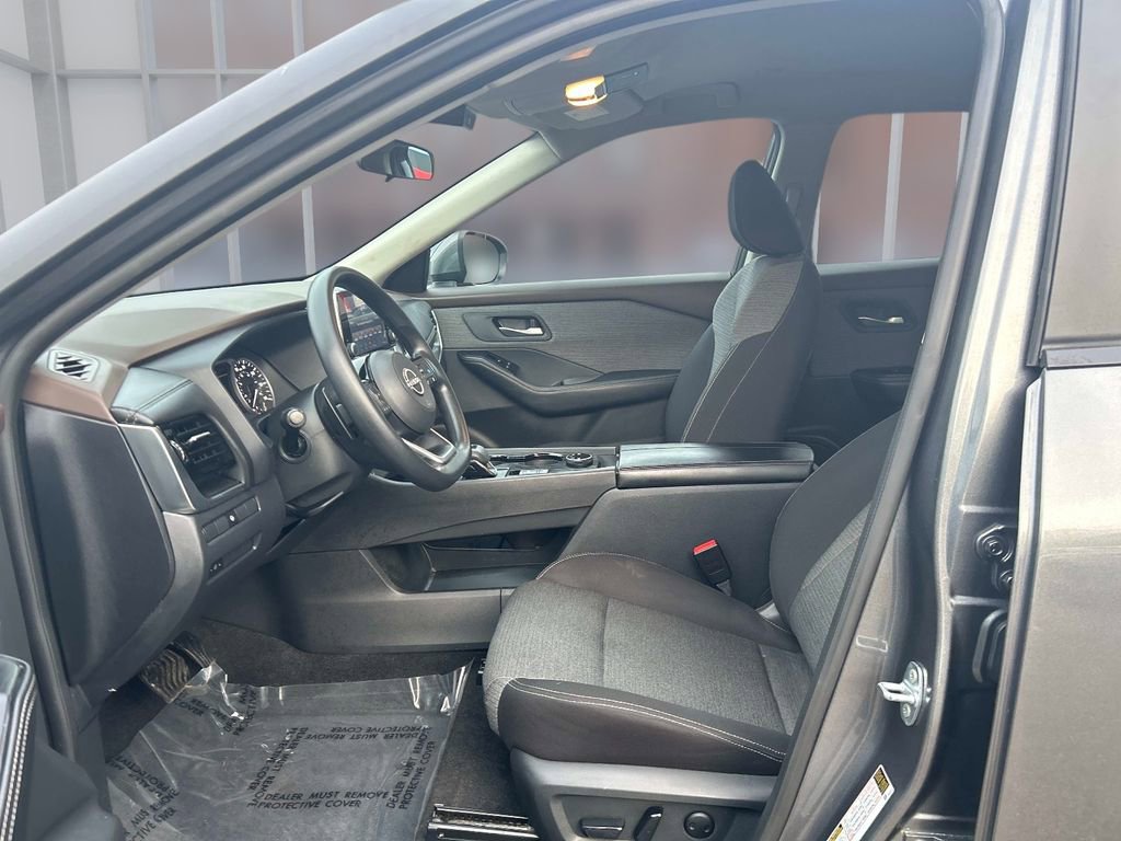 Used 2022 Nissan Rogue SV image 11