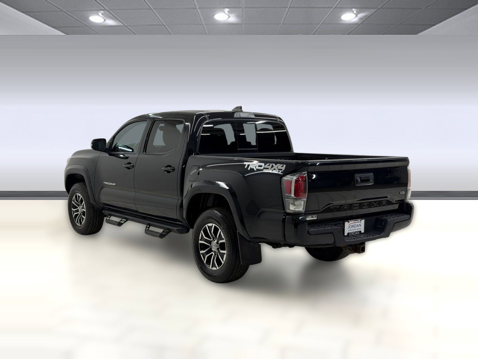 Used 2020 Toyota Tacoma TRD Sport w/ TRD Premium Sport Package AWD/4WD image 2