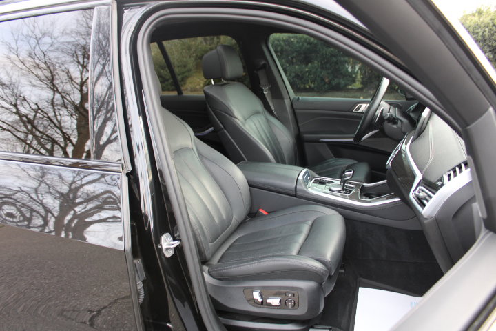 Used 2022 BMW X5 M50i image 25