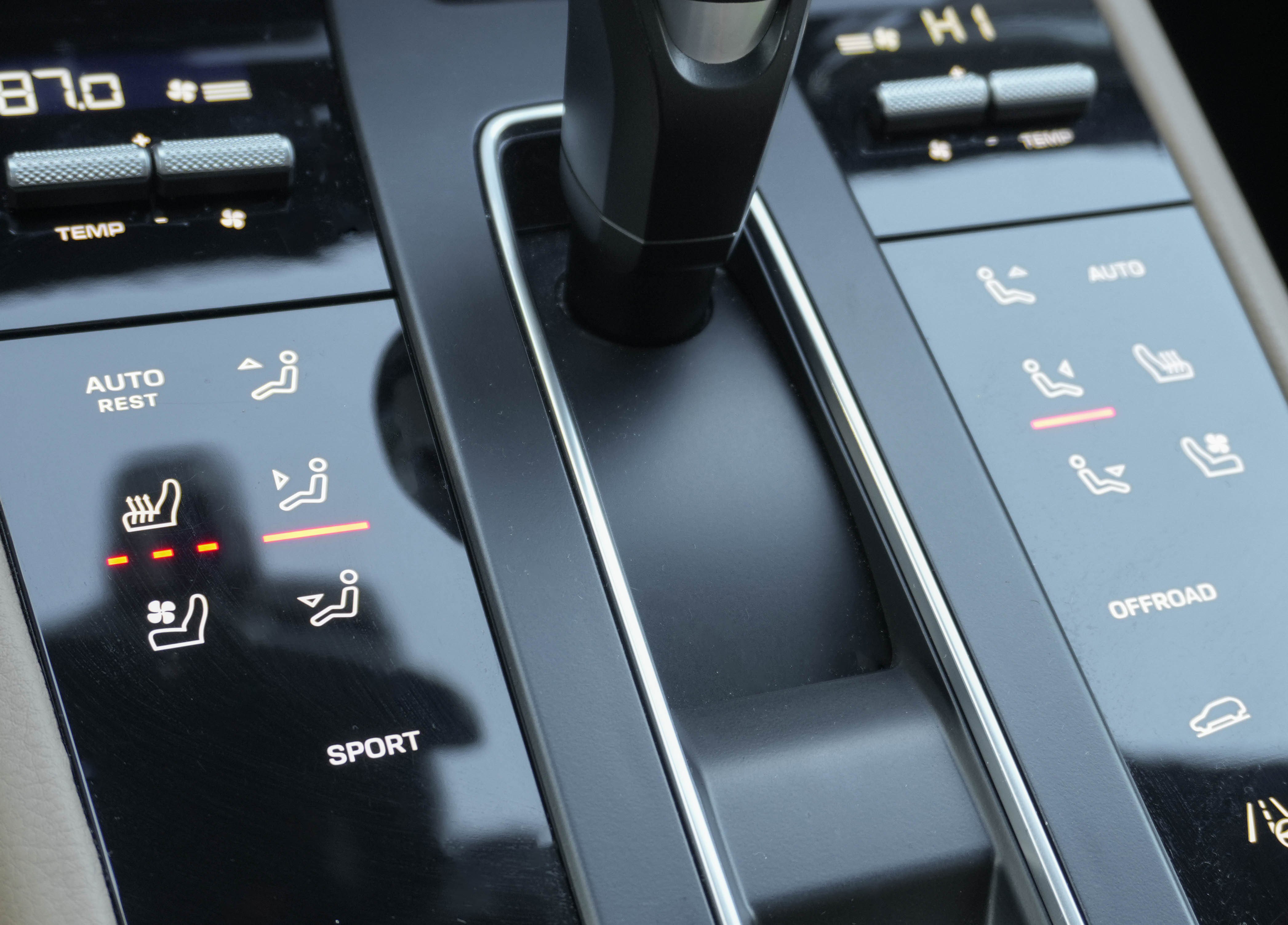 Used 2024 Porsche Macan image 31