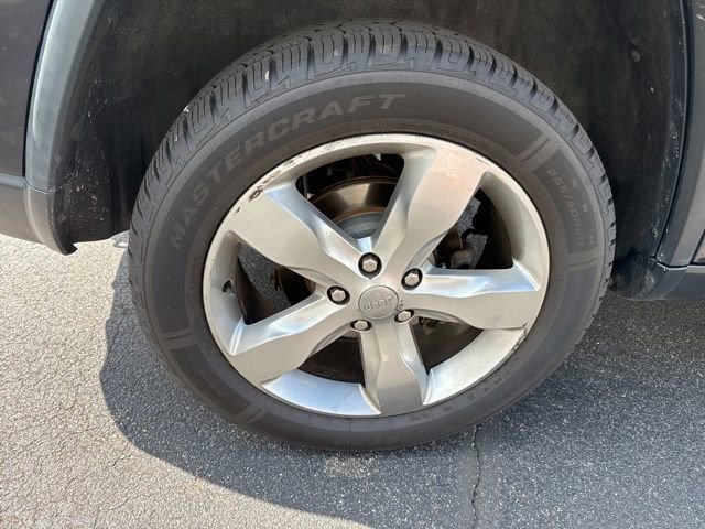 Used 2013 Jeep Grand Cherokee Overland w/ Advance Technology Group image 21