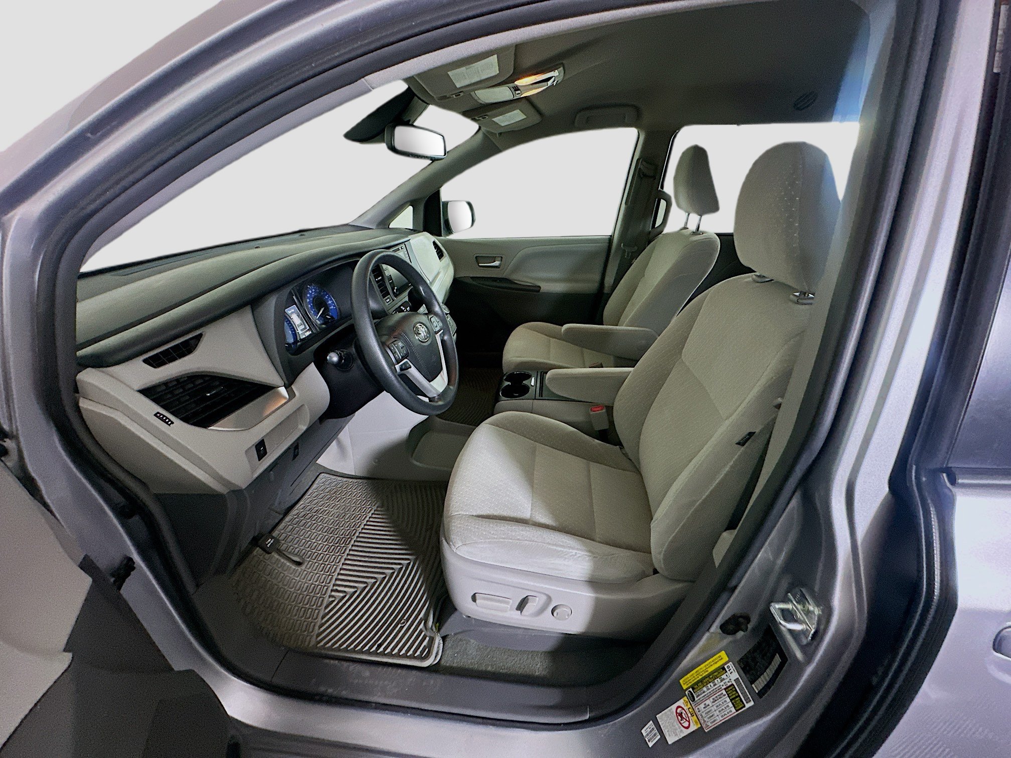 Used 2018 Toyota Sienna LE FWD image 13