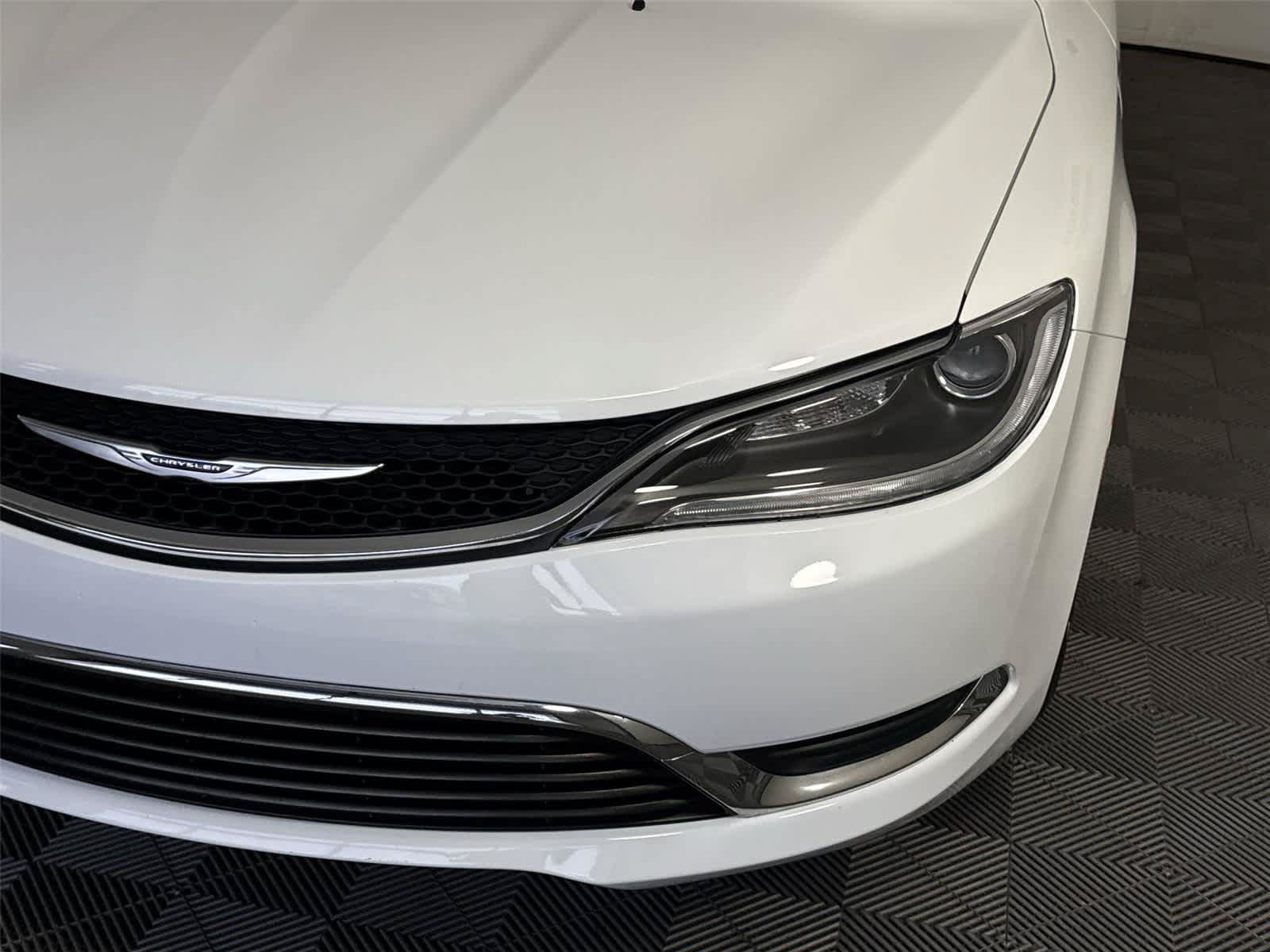 Used 2016 Chrysler 200 Limited FWD image 9