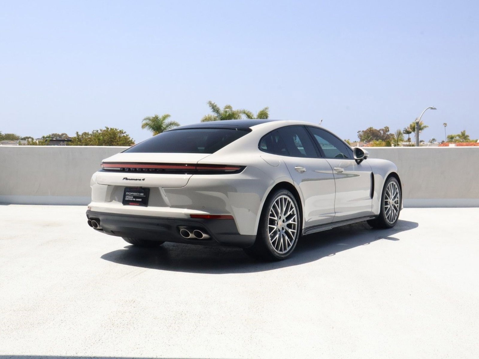 Certified 2025 Porsche Panamera 4 w/ Premium Package AWD/4WD image 9