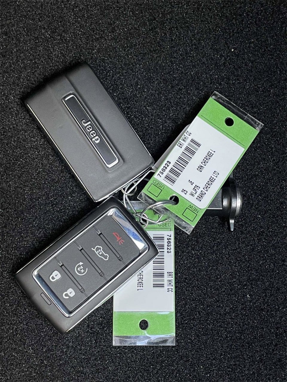 New 2025 Jeep Grand Cherokee L Limited w/ Black Appearance Package image 37