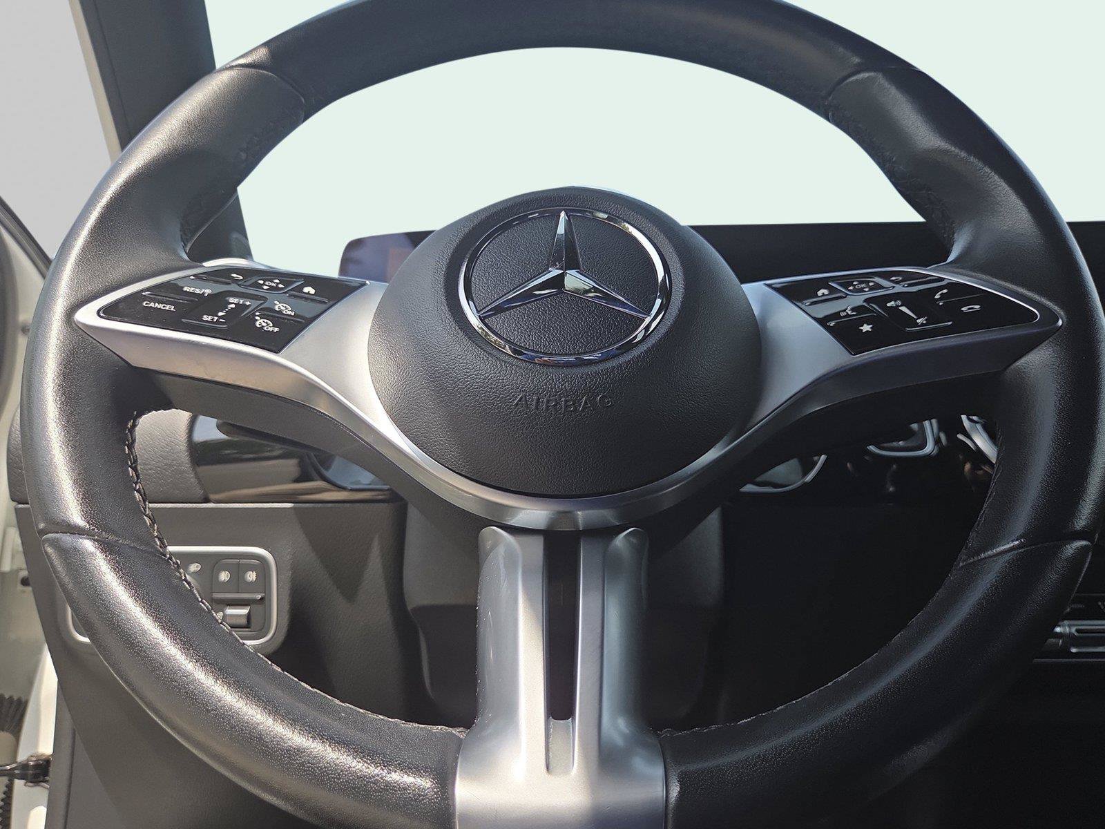Used 2025 Mercedes-Benz GLA 250 4MATIC image 11