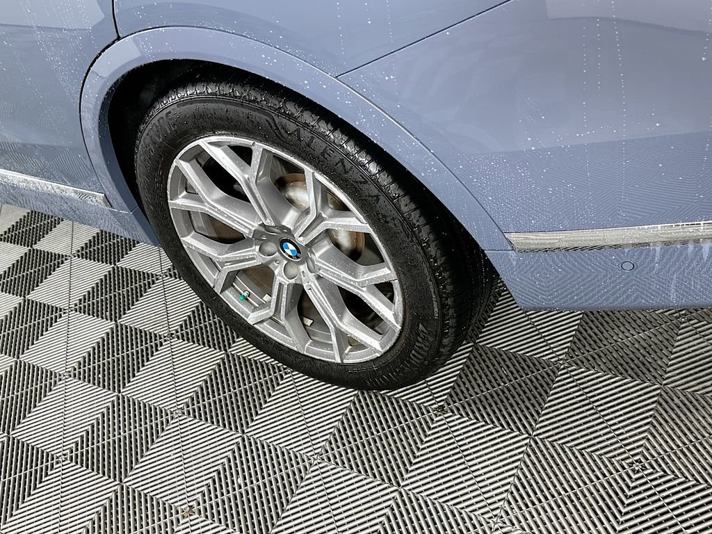 Used 2024 BMW X7 xDrive40i w/ Executive Package image 40
