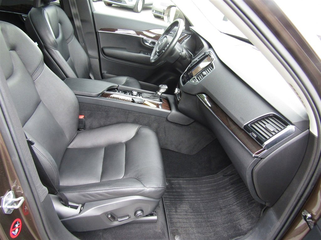 Used 2017 Volvo XC90 T6 Momentum w/ Vision Package AWD/4WD image 21