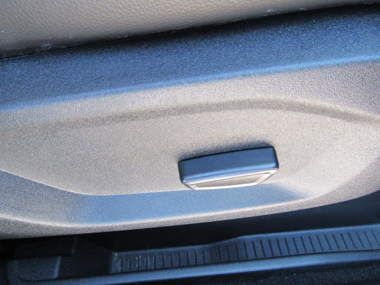 Used 2024 Ford Edge SEL w/ Convenience Package image 30