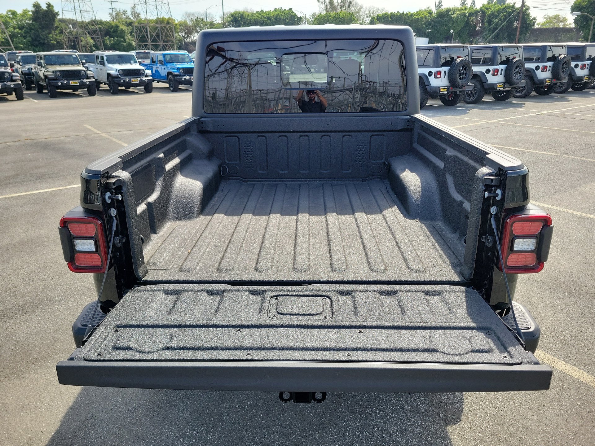 New 2026 Jeep Gladiator Sport AWD/4WD image 18