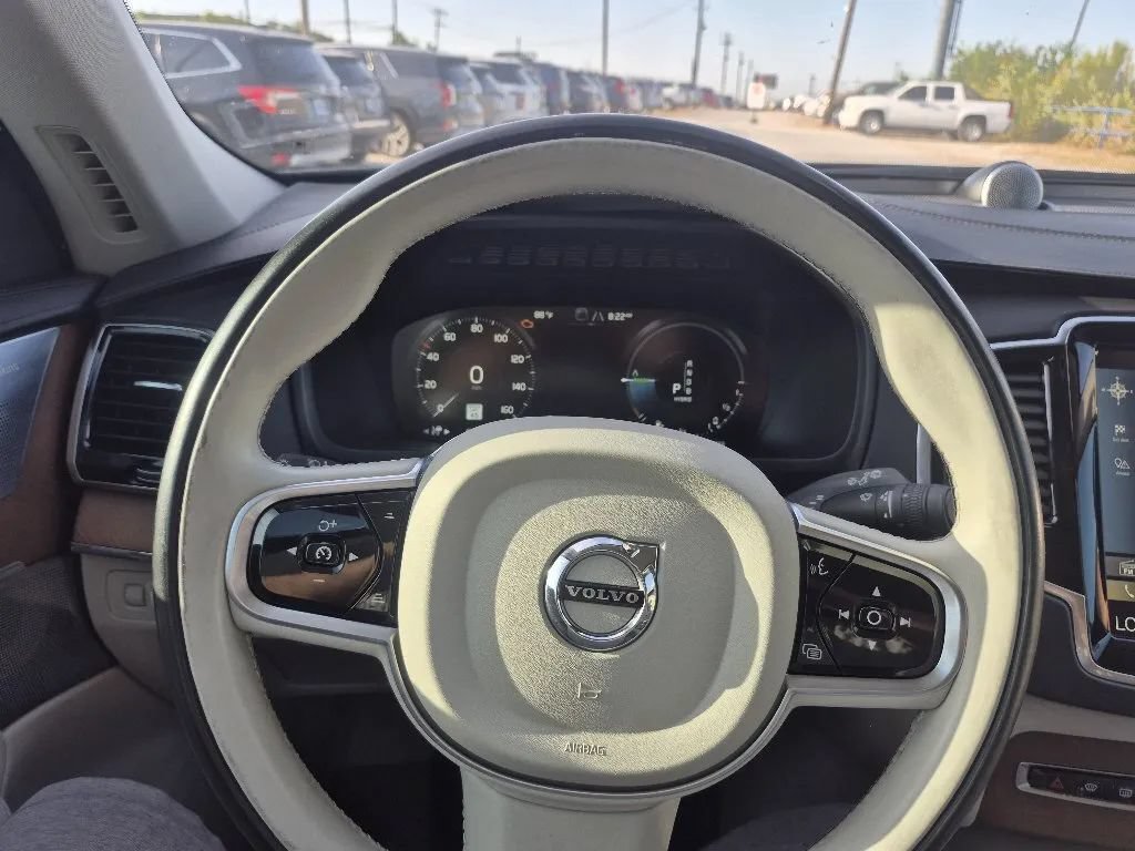 Used 2016 Volvo XC90 T8 Inscription w/ Vision Package AWD/4WD image 37