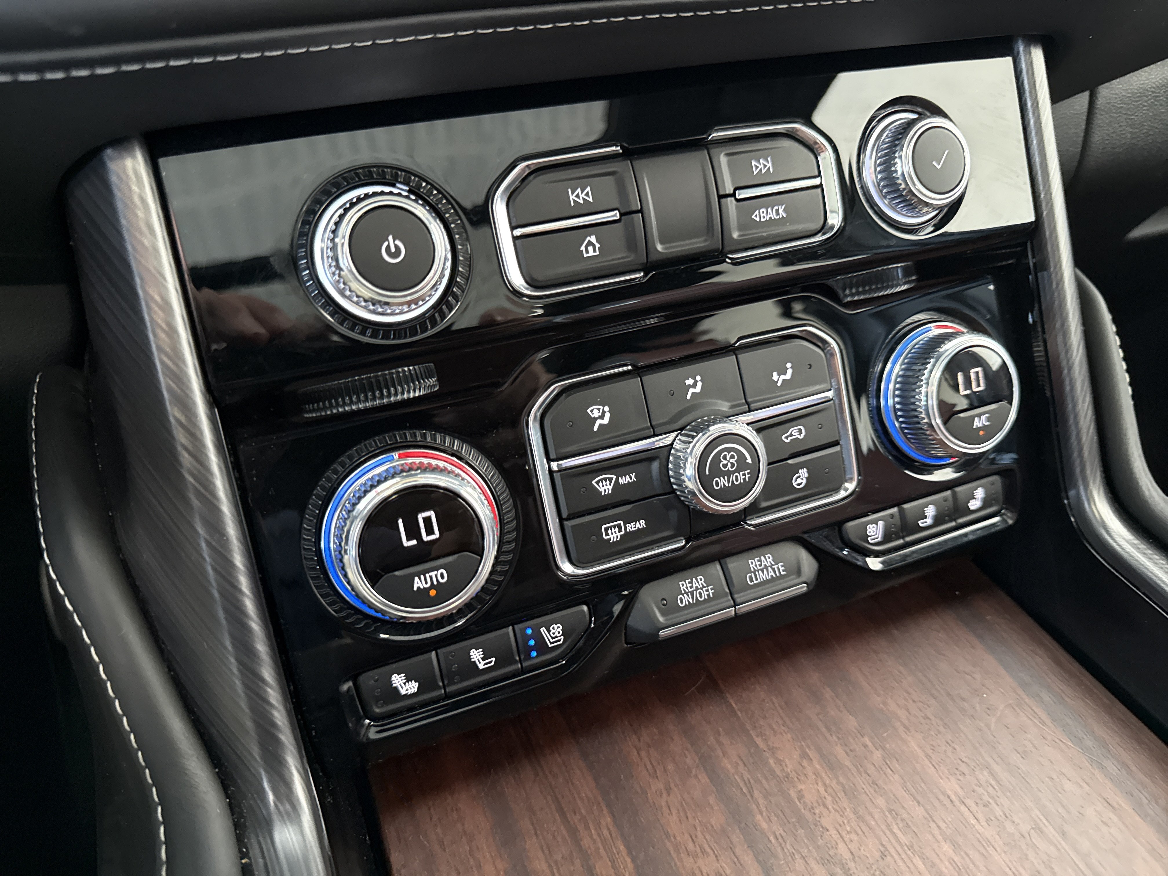 Used 2024 GMC Yukon Denali Ultimate AWD/4WD image 54