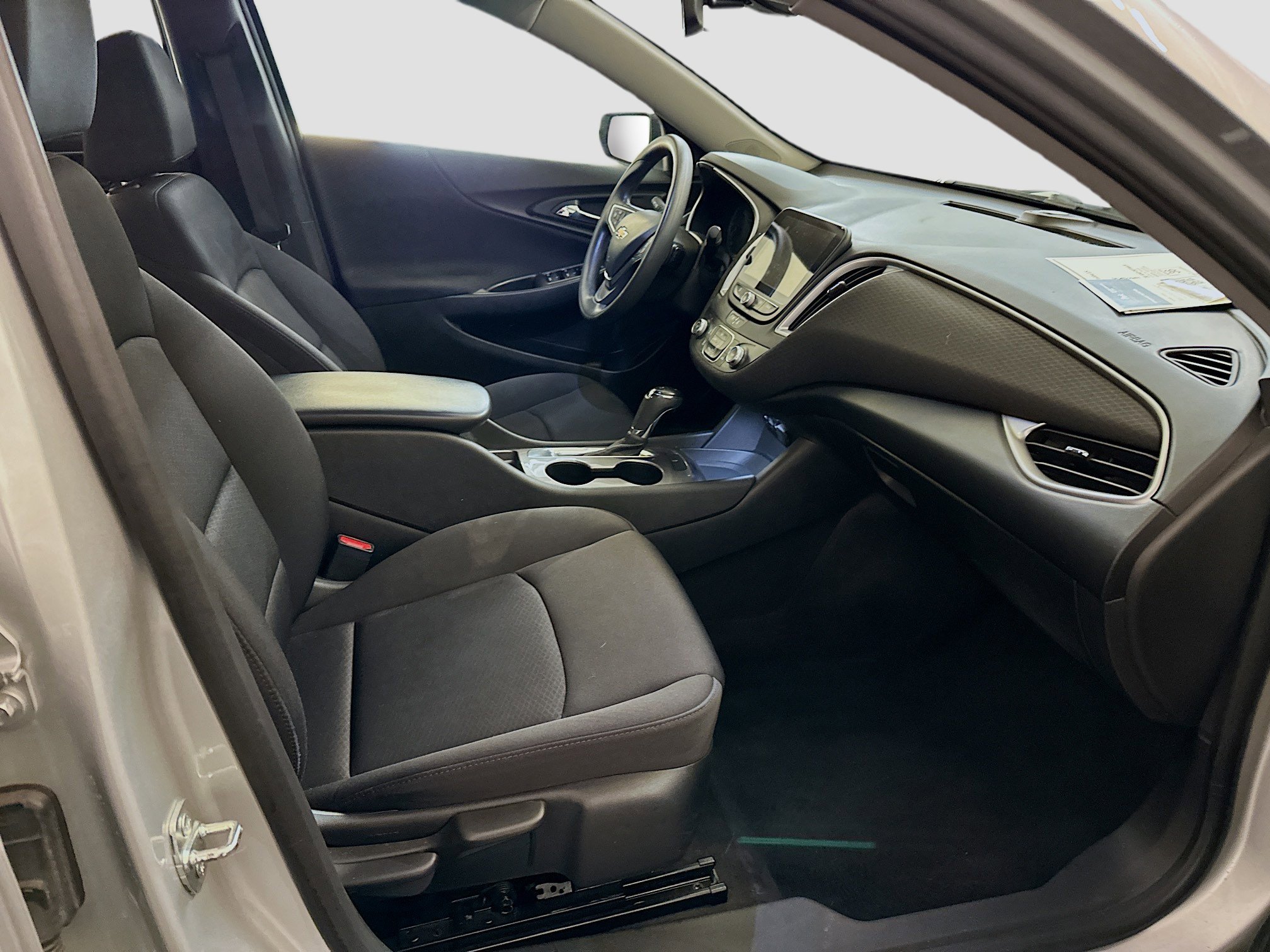 Used 2020 Chevrolet Malibu LS image 32