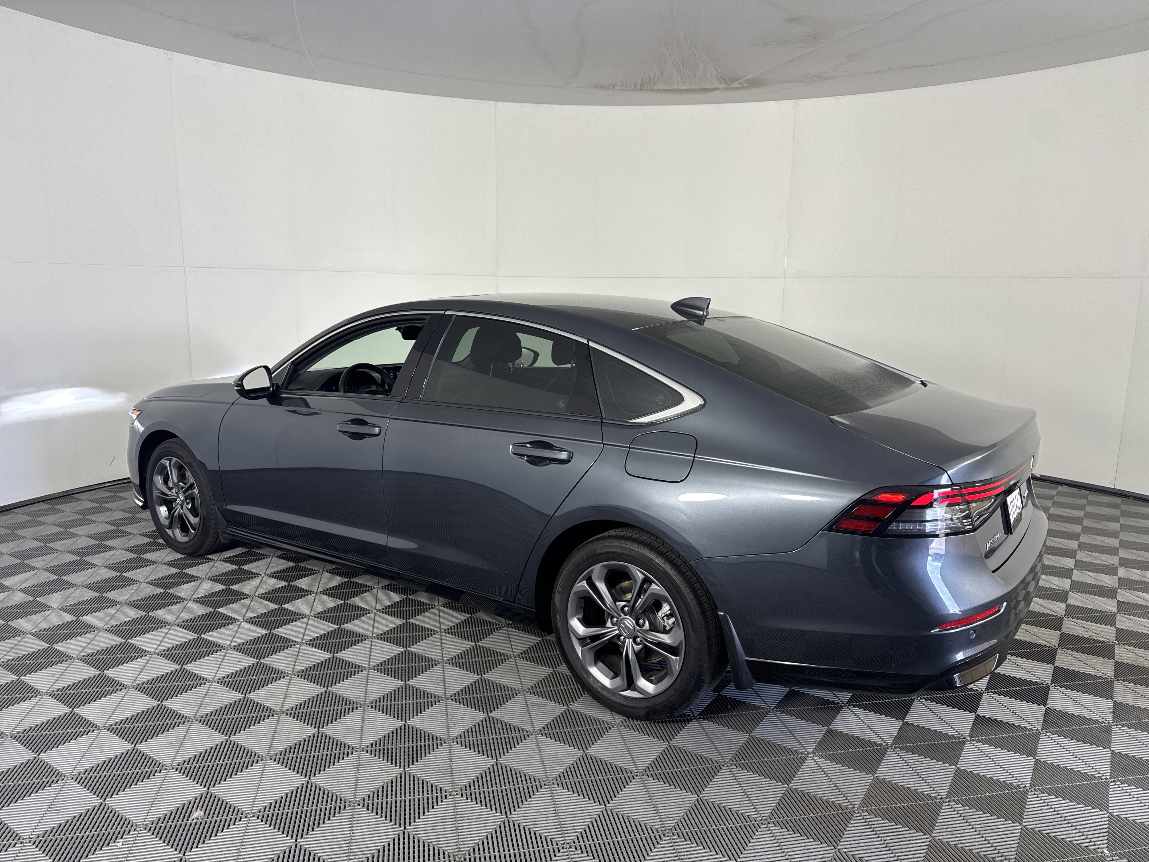 Certified 2025 Honda Accord EX-L image 6