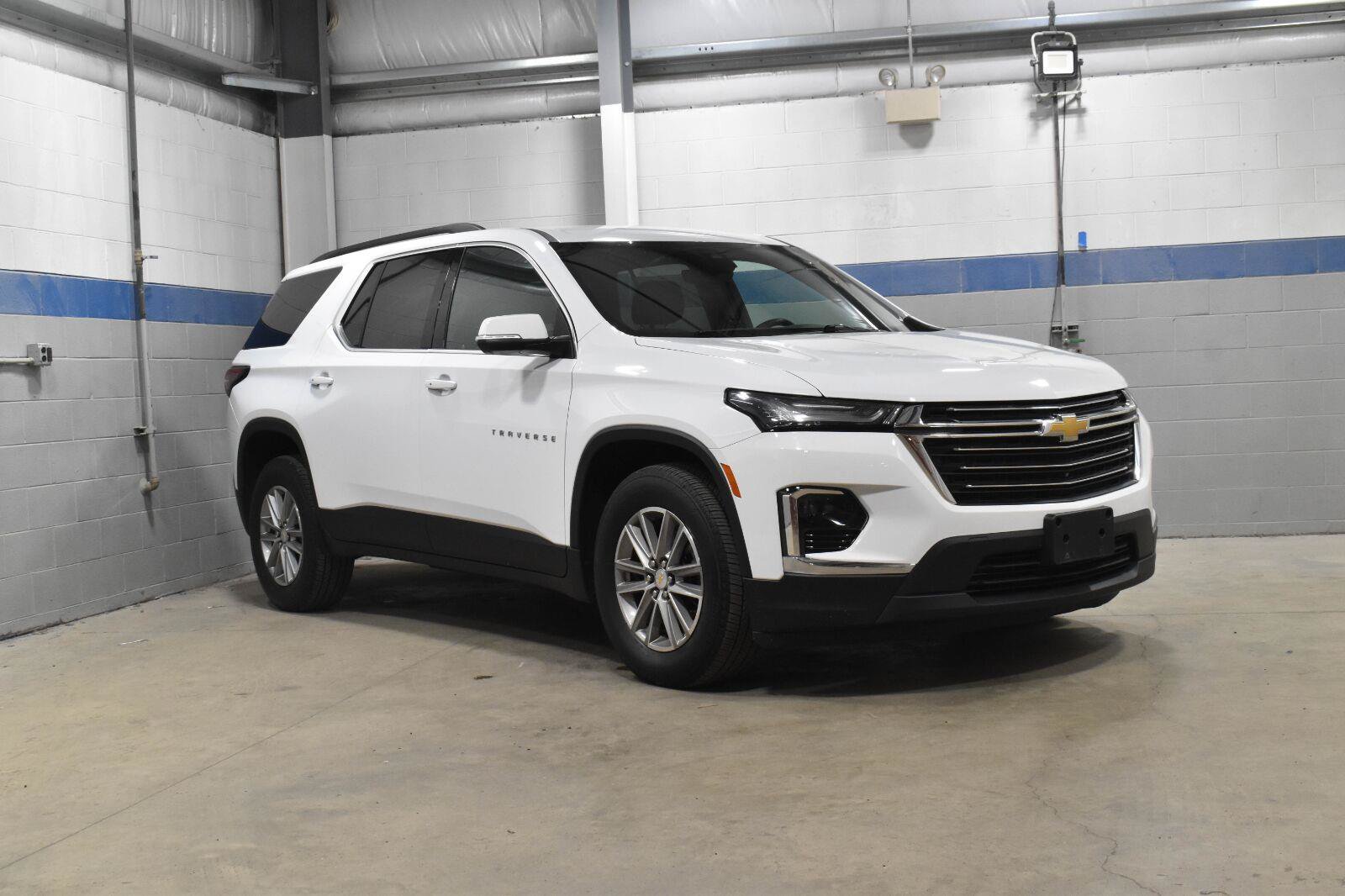 Used 2023 Chevrolet Traverse LT w/ Rear Camera Mirror Package AWD/4WD image 31