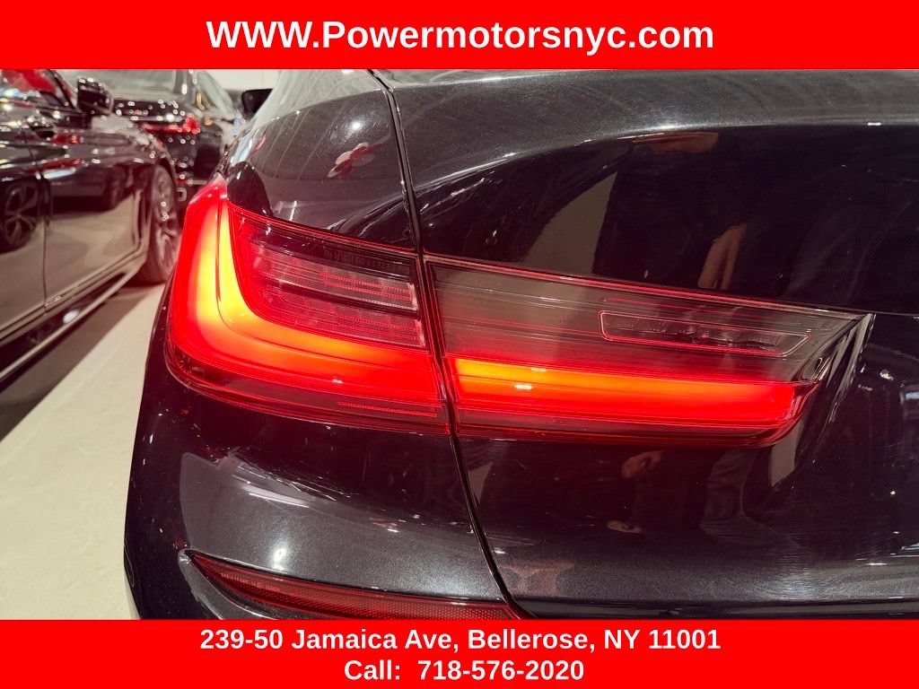 Used 2021 BMW 330e w/ M Sport Package RWD image 11