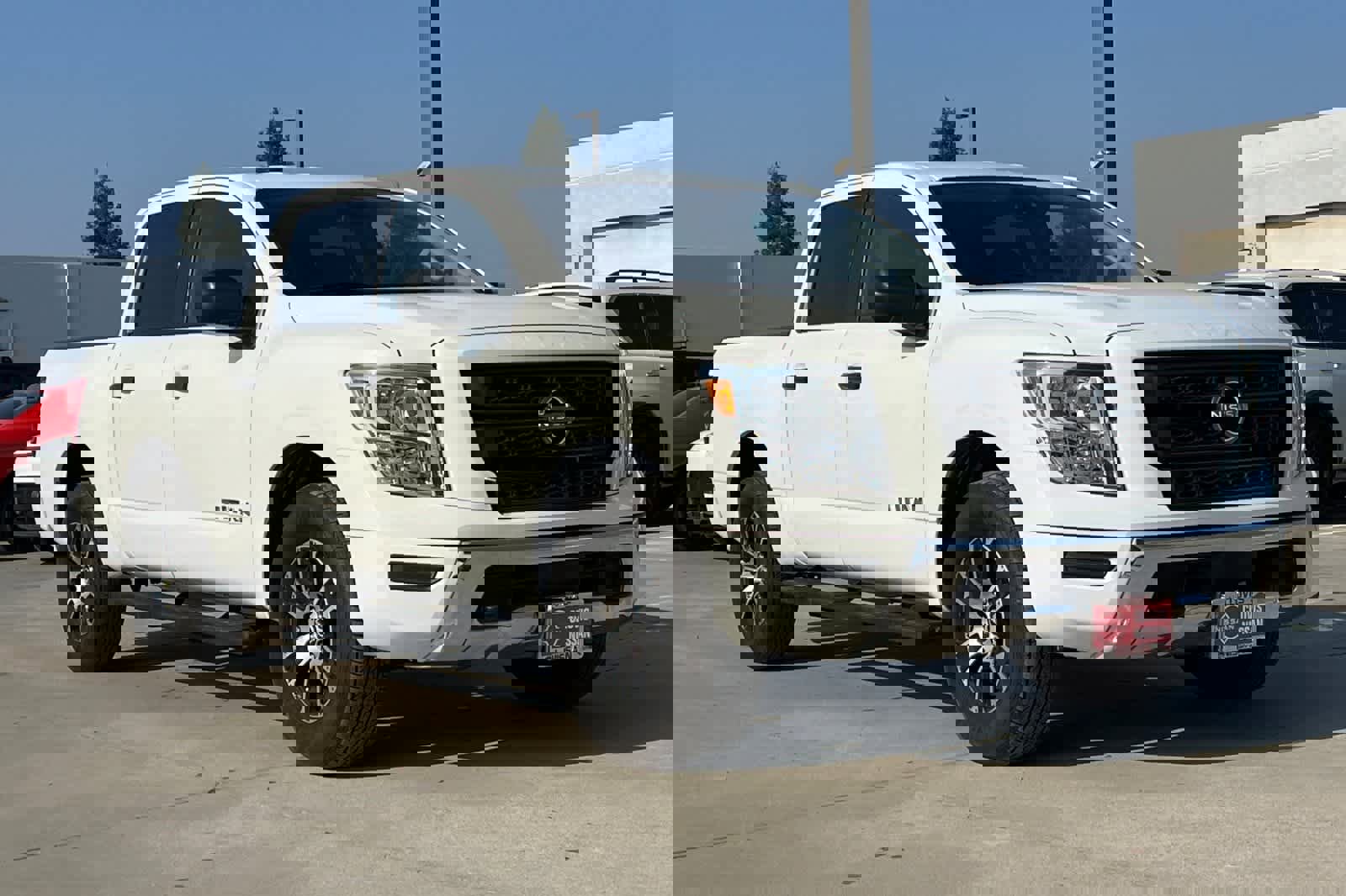 Used 2023 Nissan Titan SV image 10