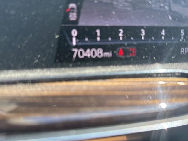 Used 2021 Cadillac Escalade Premium Luxury AWD/4WD image 2