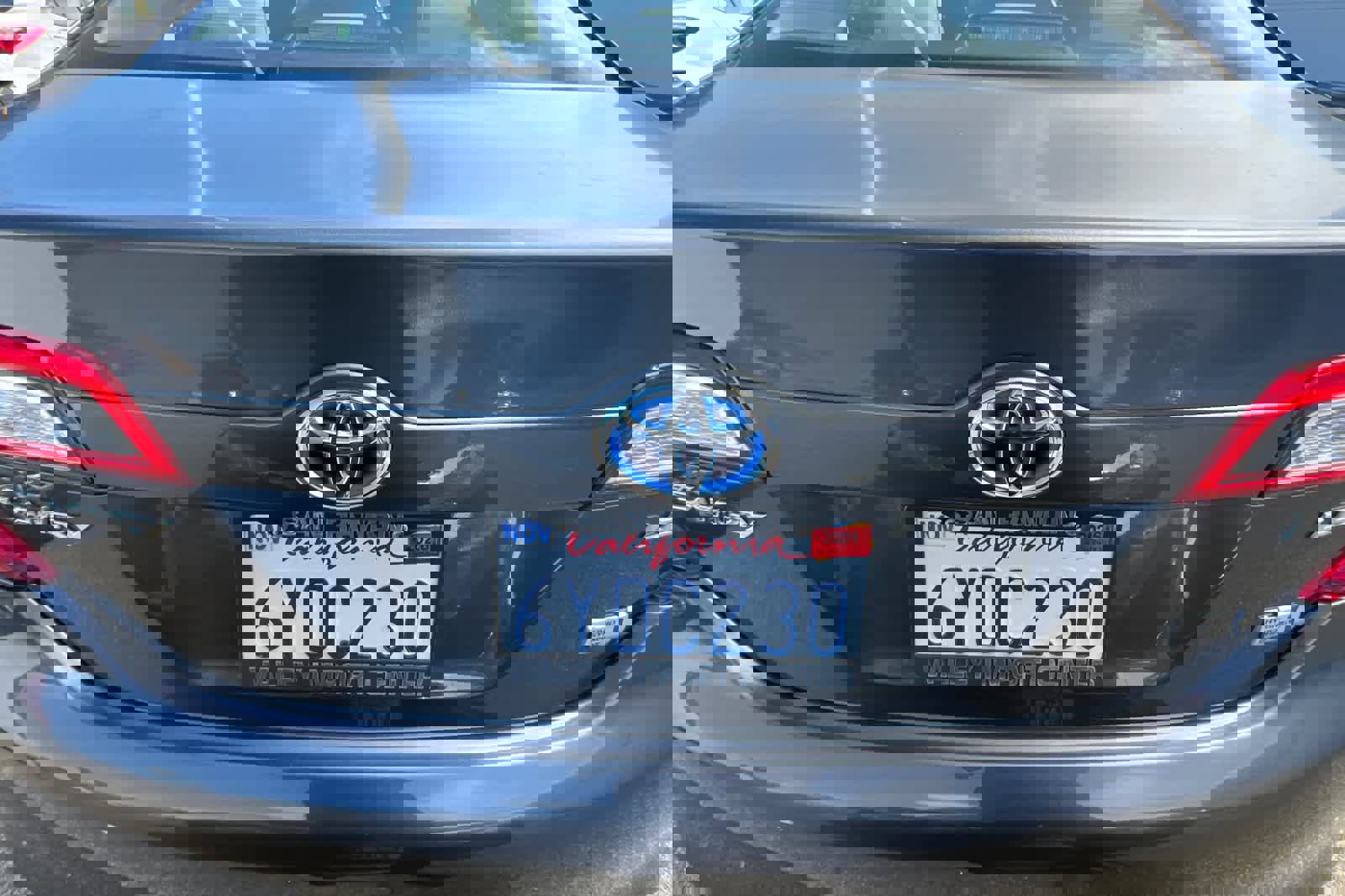 Used 2012 Toyota Camry LE FWD image 19