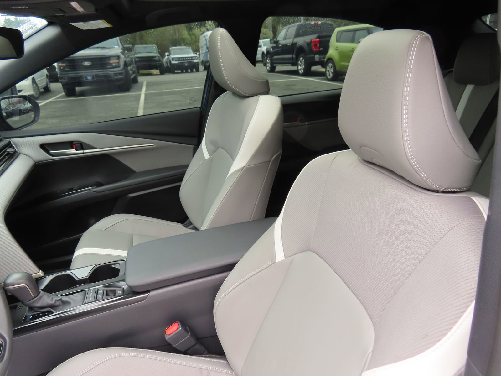 Used 2025 Toyota Camry SE w/ Multimedia Upgrade Package image 28