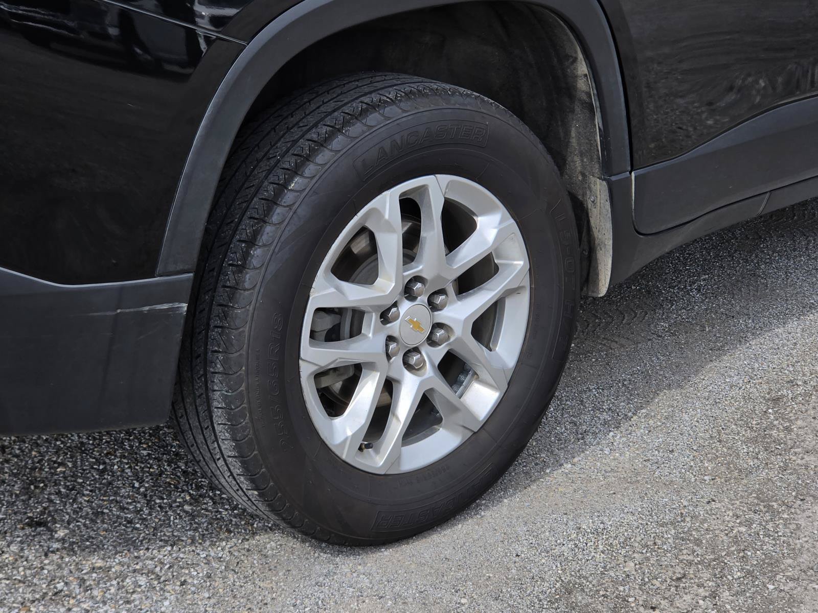 Used 2023 Chevrolet Traverse LS FWD image 7