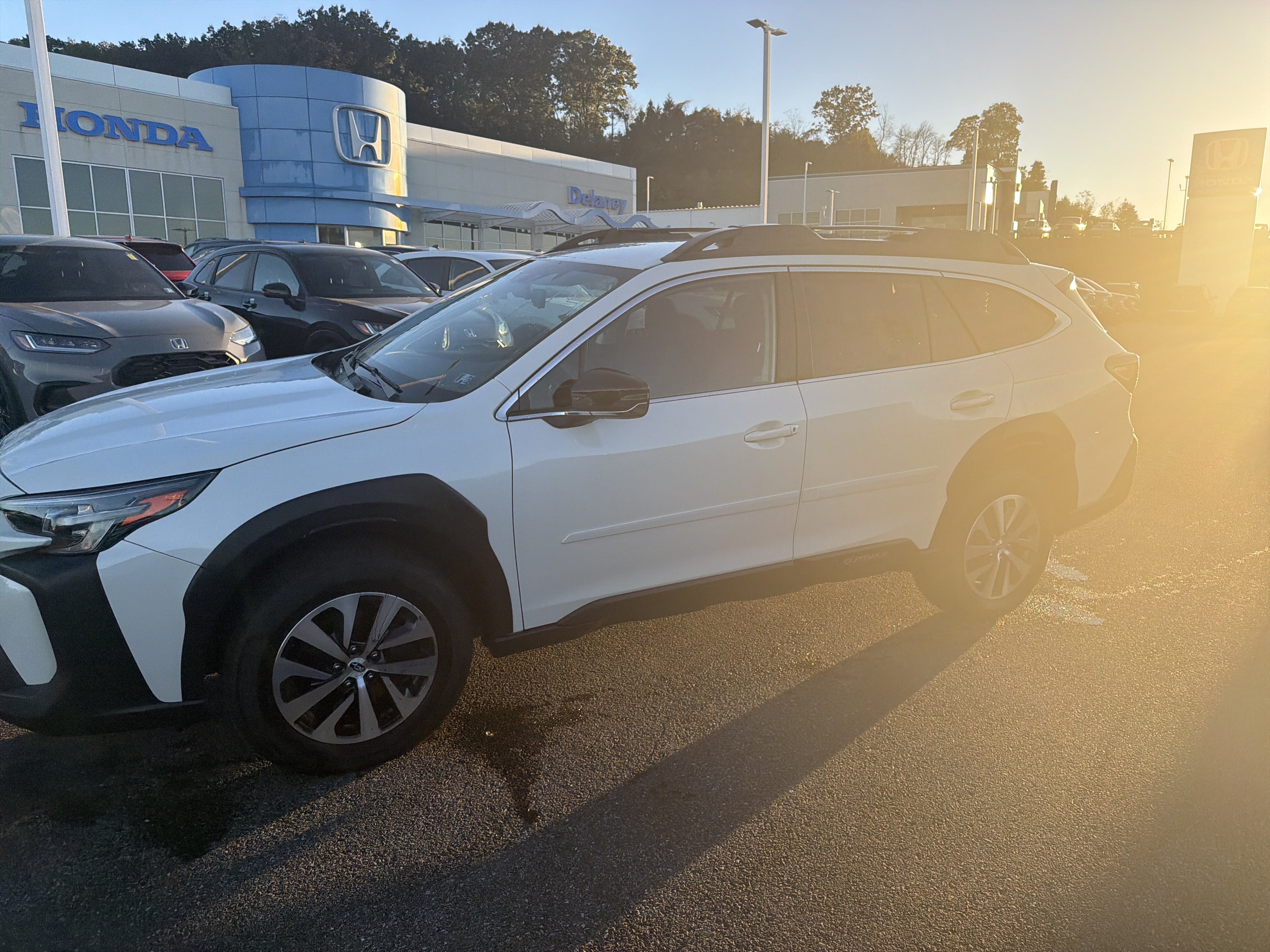 Used 2024 Subaru Outback Premium AWD/4WD image 9