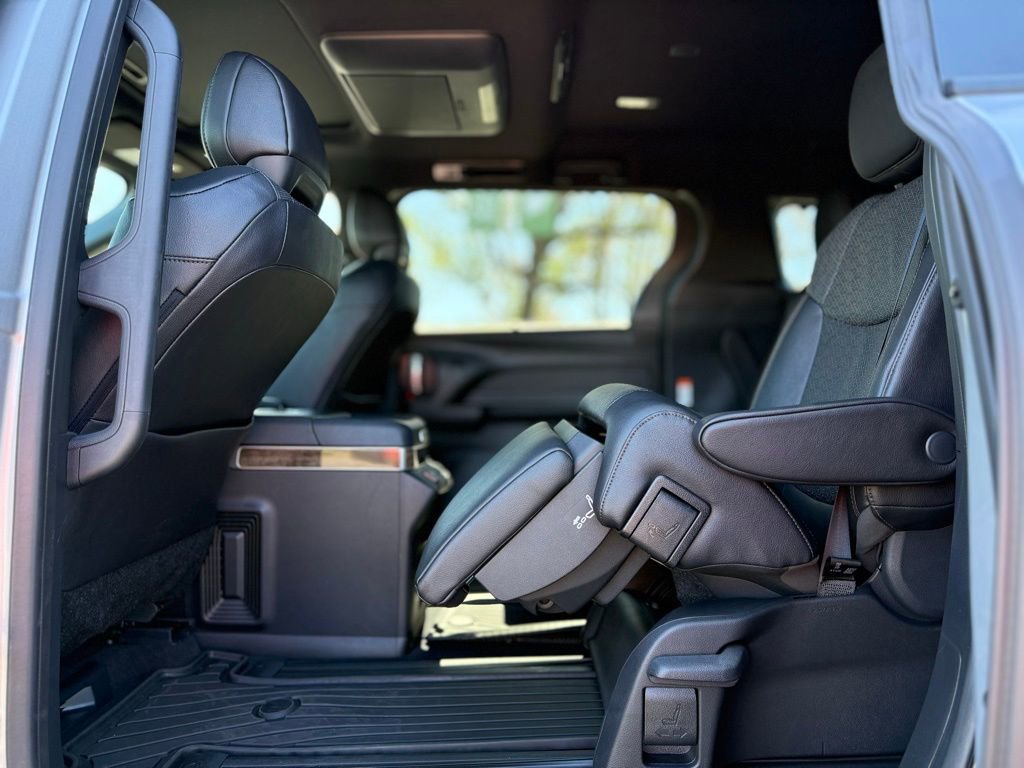 Used 2025 Toyota Sienna Platinum image 16