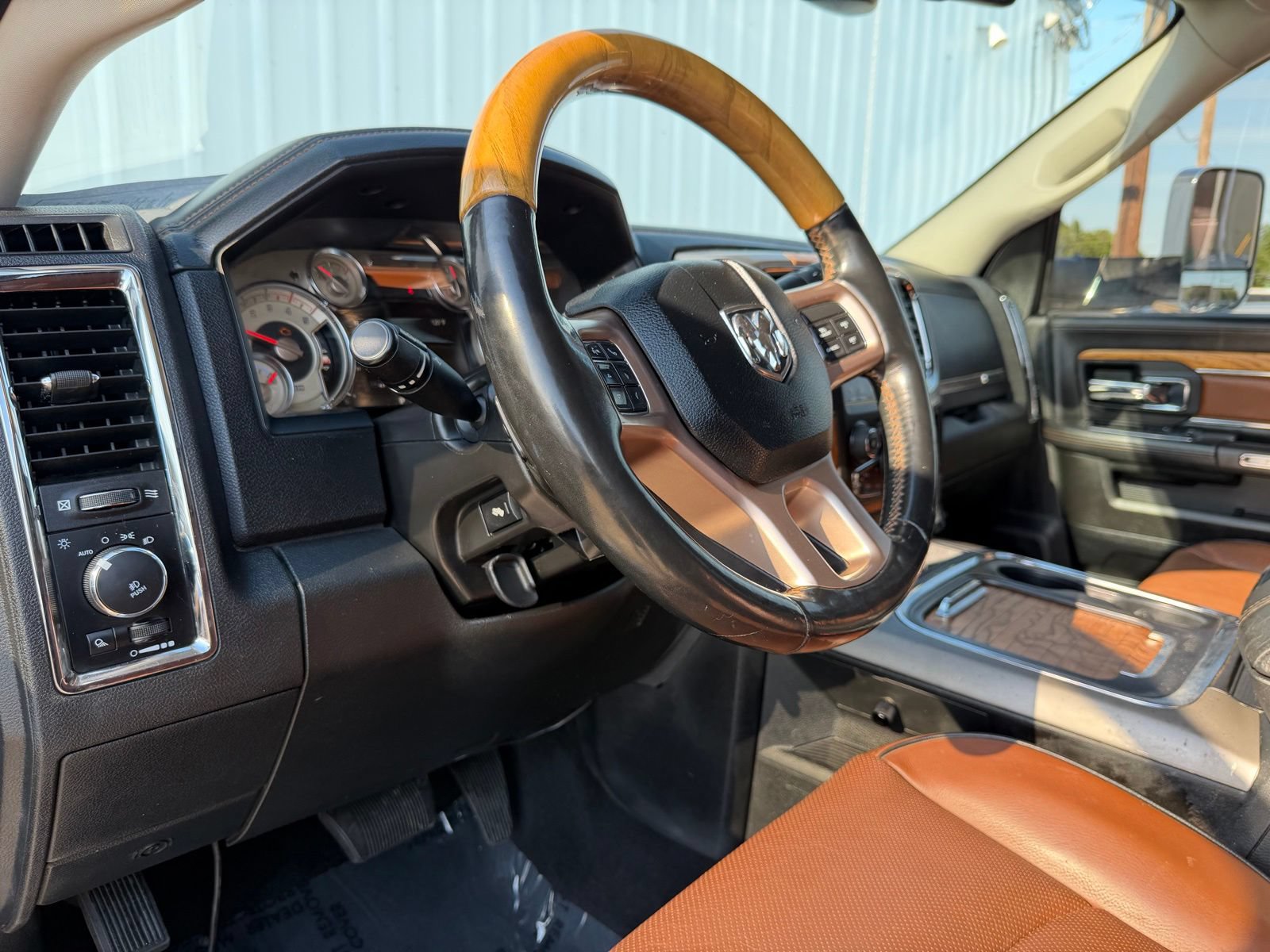 Used 2018 RAM 3500 Laramie Longhorn AWD/4WD image 15