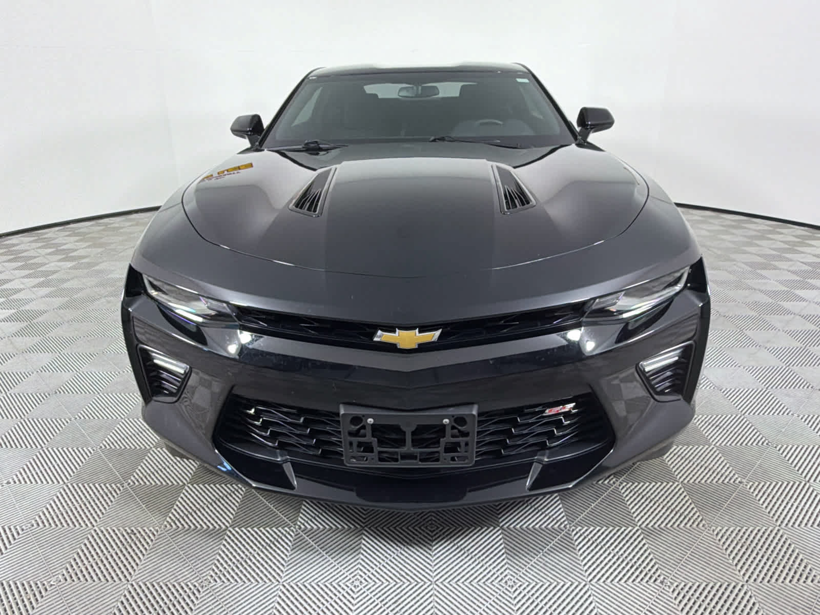 Used 2018 Chevrolet Camaro SS RWD image 9
