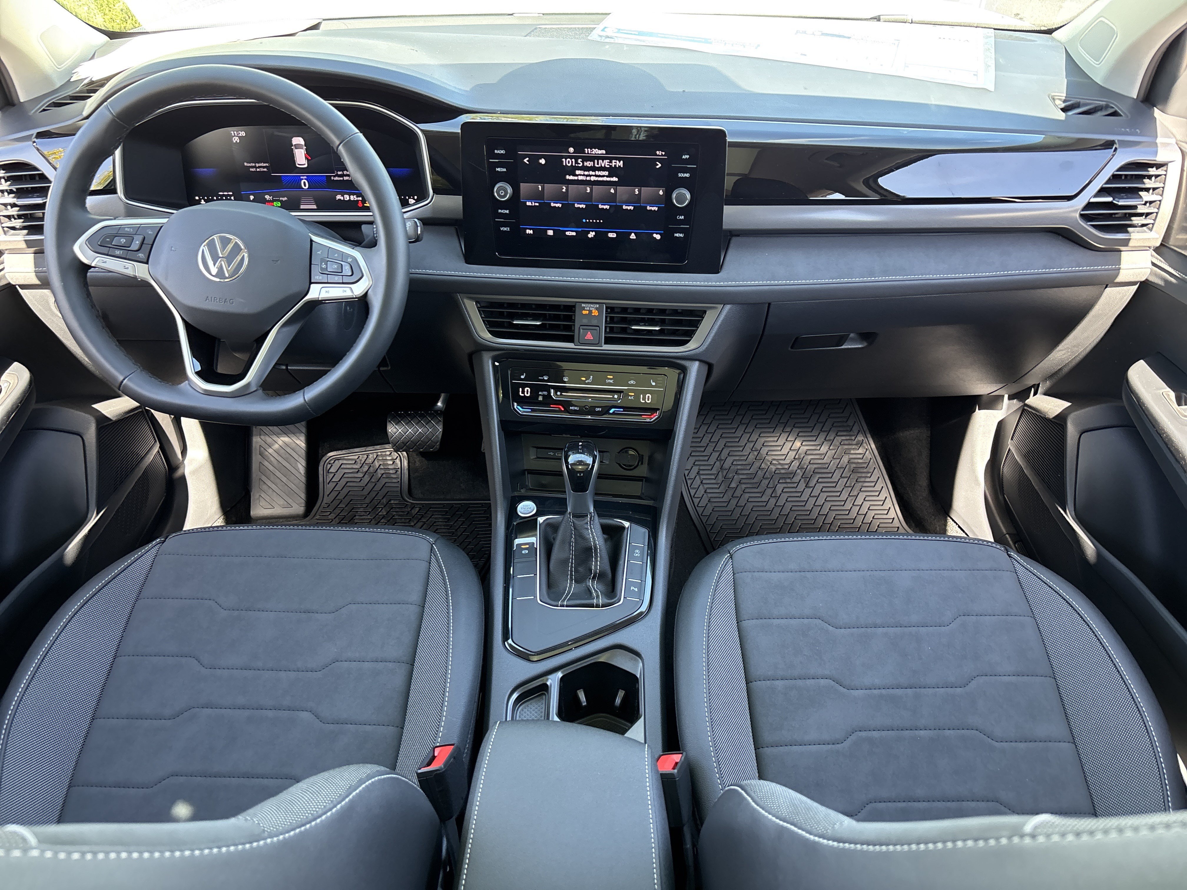 New 2026 Volkswagen Taos SE FWD image 12