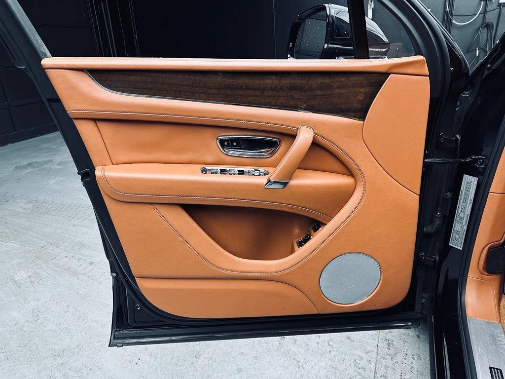 Used 2019 Bentley Bentayga AWD/4WD image 24