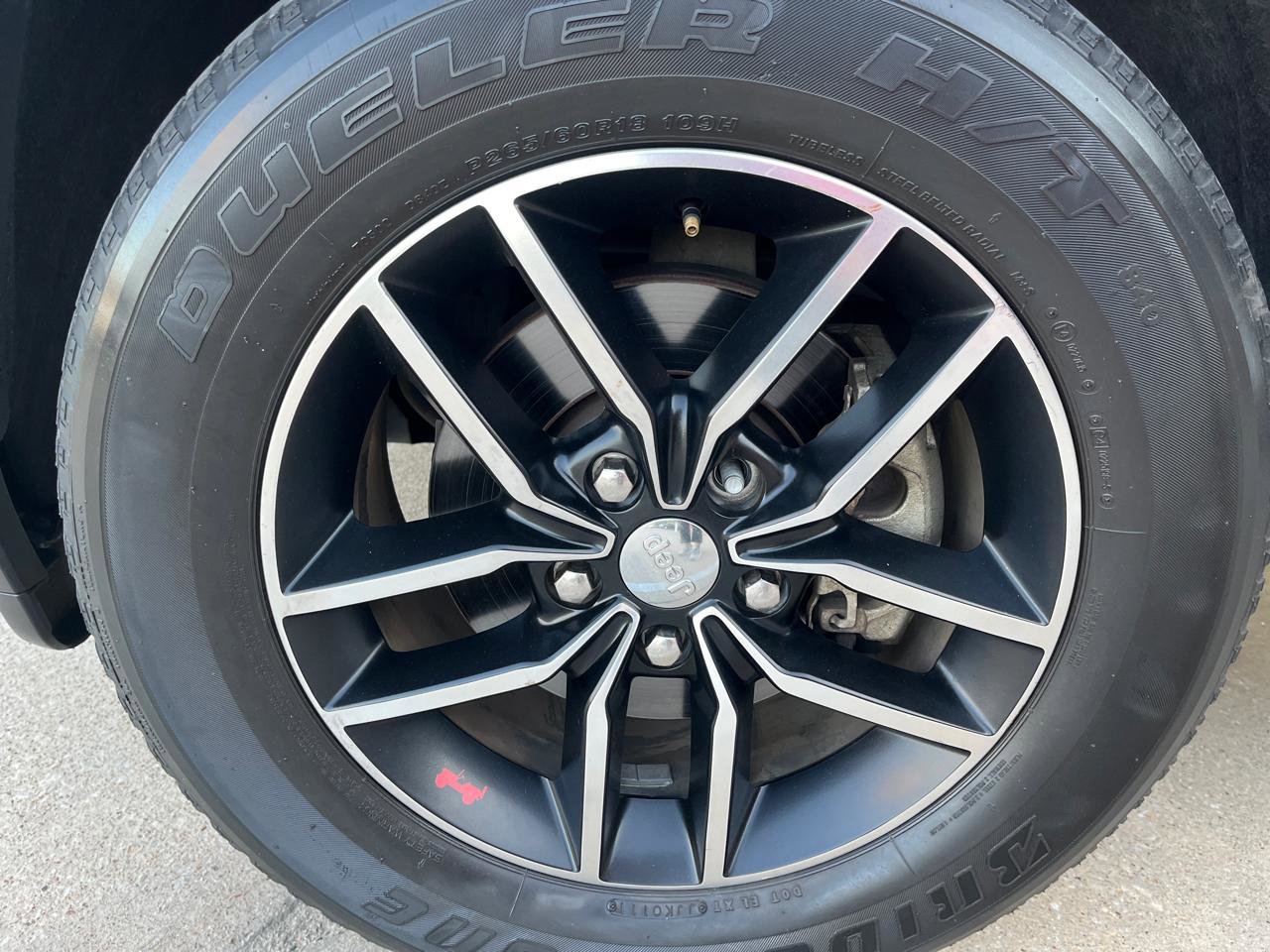 Used 2017 Jeep Grand Cherokee Trailhawk AWD/4WD image 11