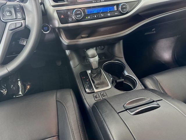 Used 2017 Toyota Highlander XLE w/ Carpet Mat Package AWD/4WD image 25
