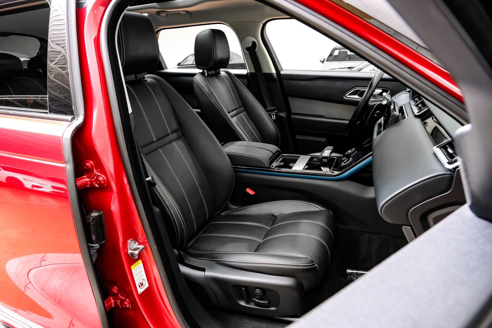 Used 2023 Land Rover Range Rover Velar R-Dynamic S image 36