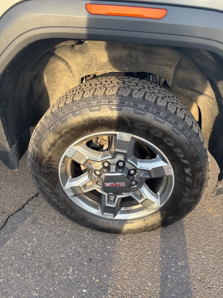 Used 2025 GMC Sierra 2500 SLT w/ SLT Convenience Package image 15