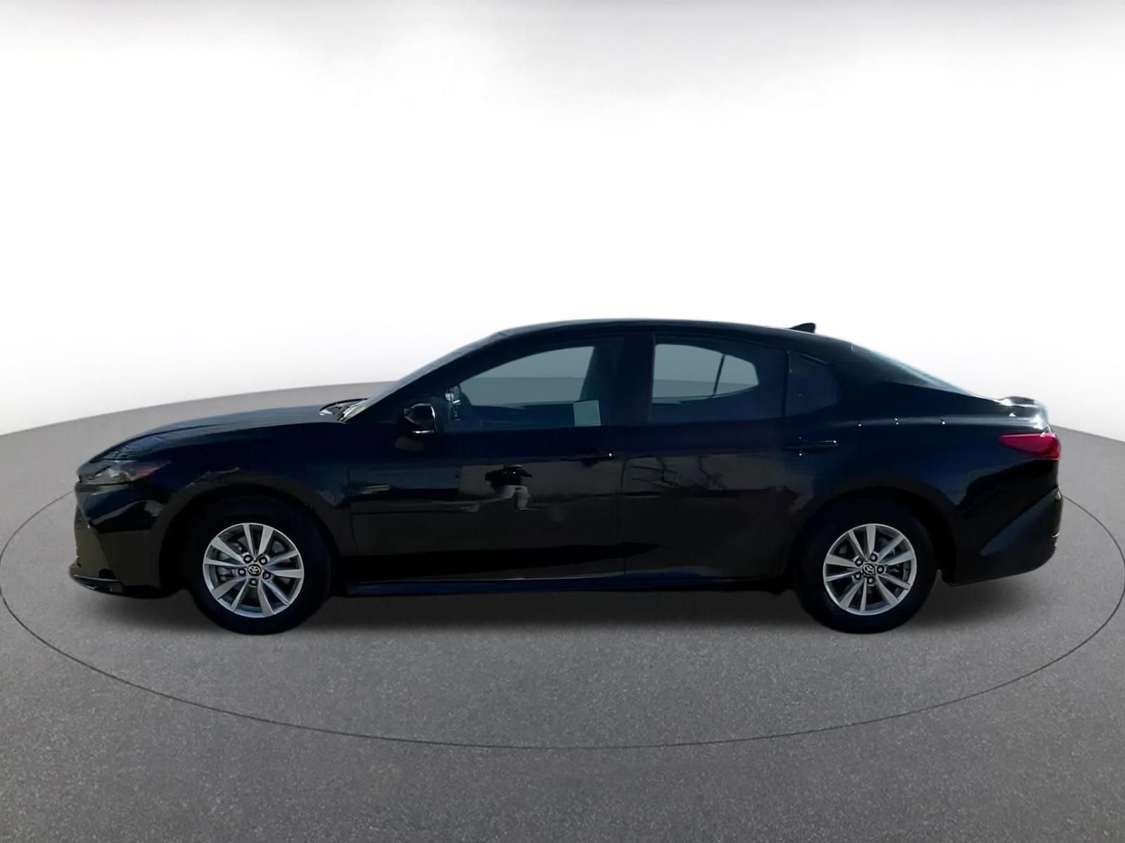 Used 2025 Toyota Camry LE image 8