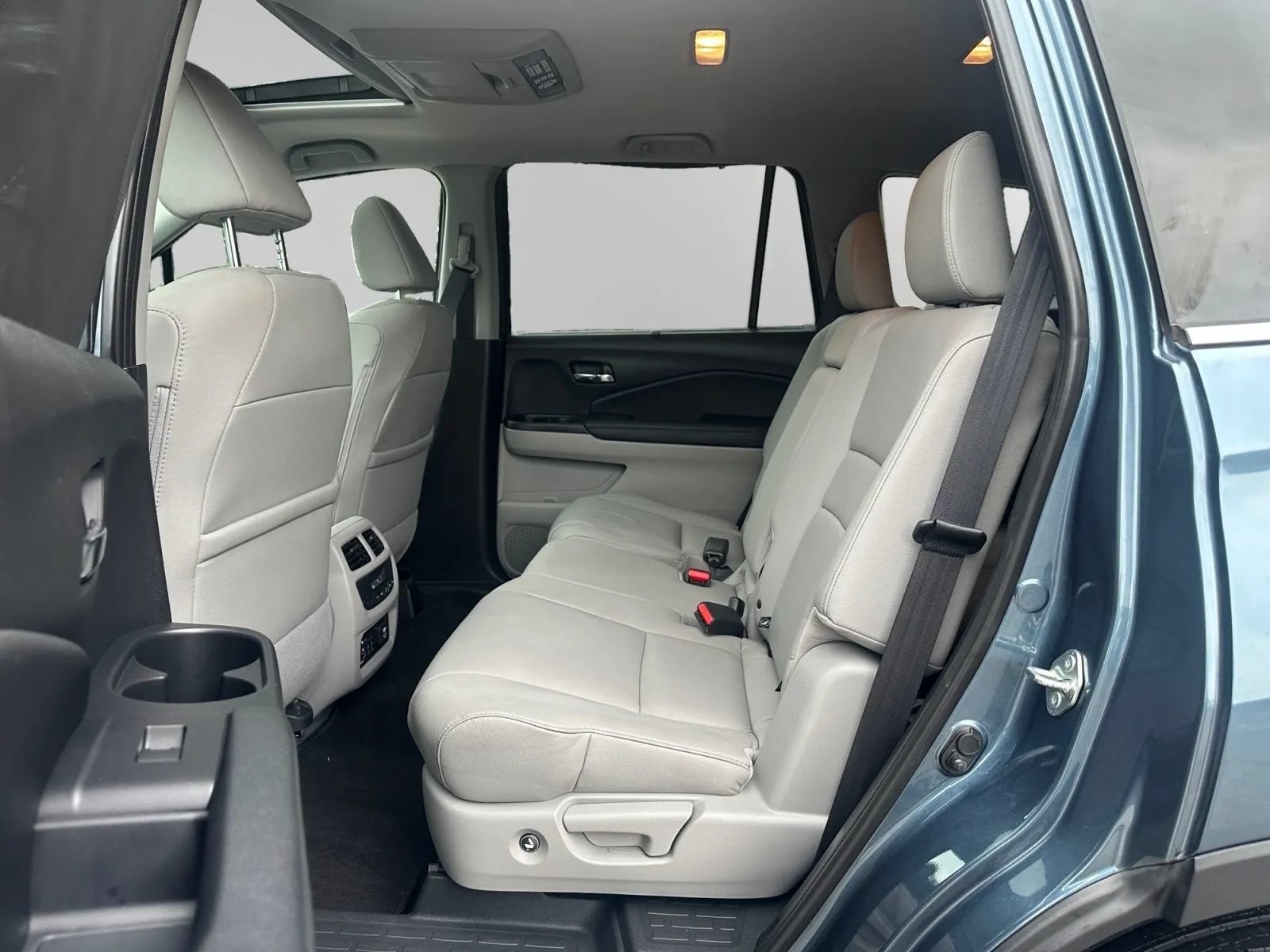 Used 2018 Honda Pilot Touring image 10