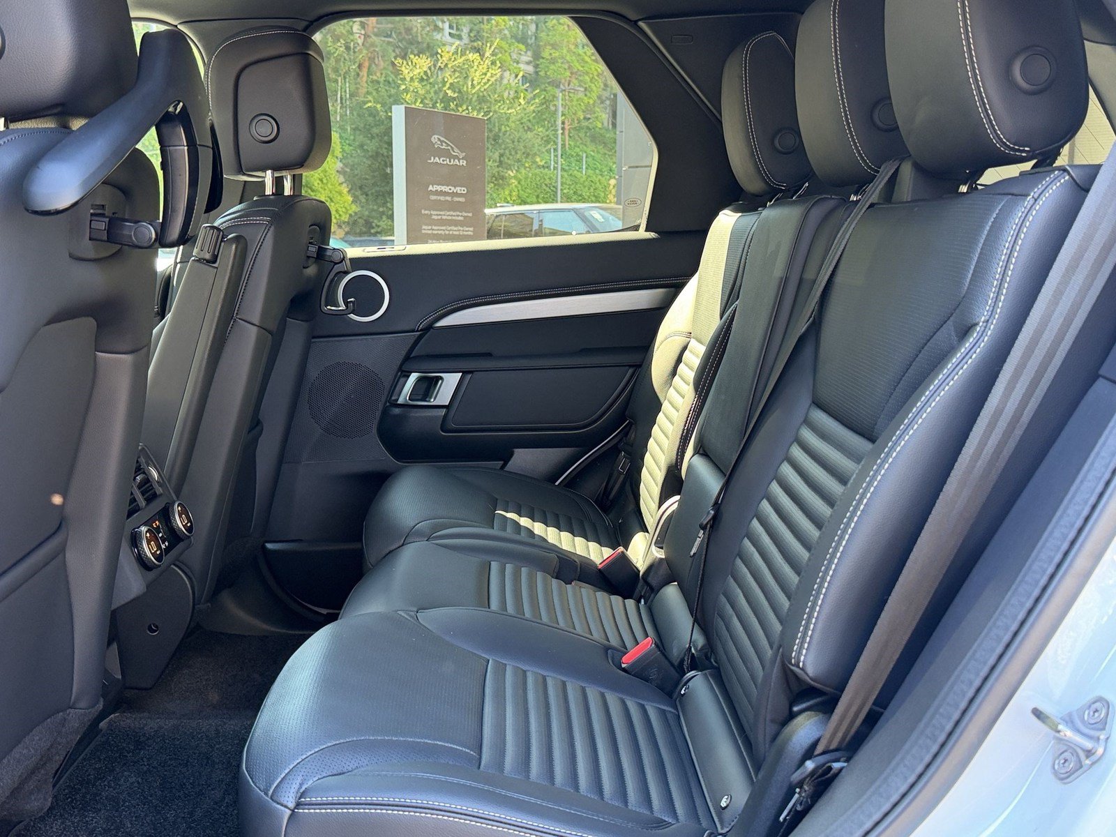 New 2026 Land Rover Discovery Limited Edition AWD/4WD image 23