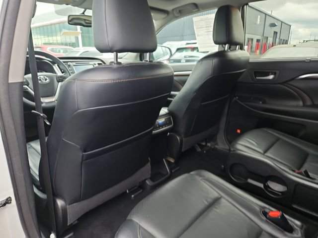 Used 2016 Toyota Highlander Limited AWD/4WD image 16