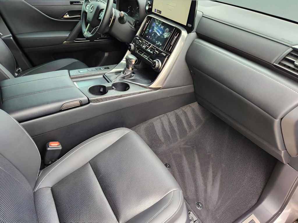 Used 2023 Lexus LX 600 4WD w/ Appearance Package image 7