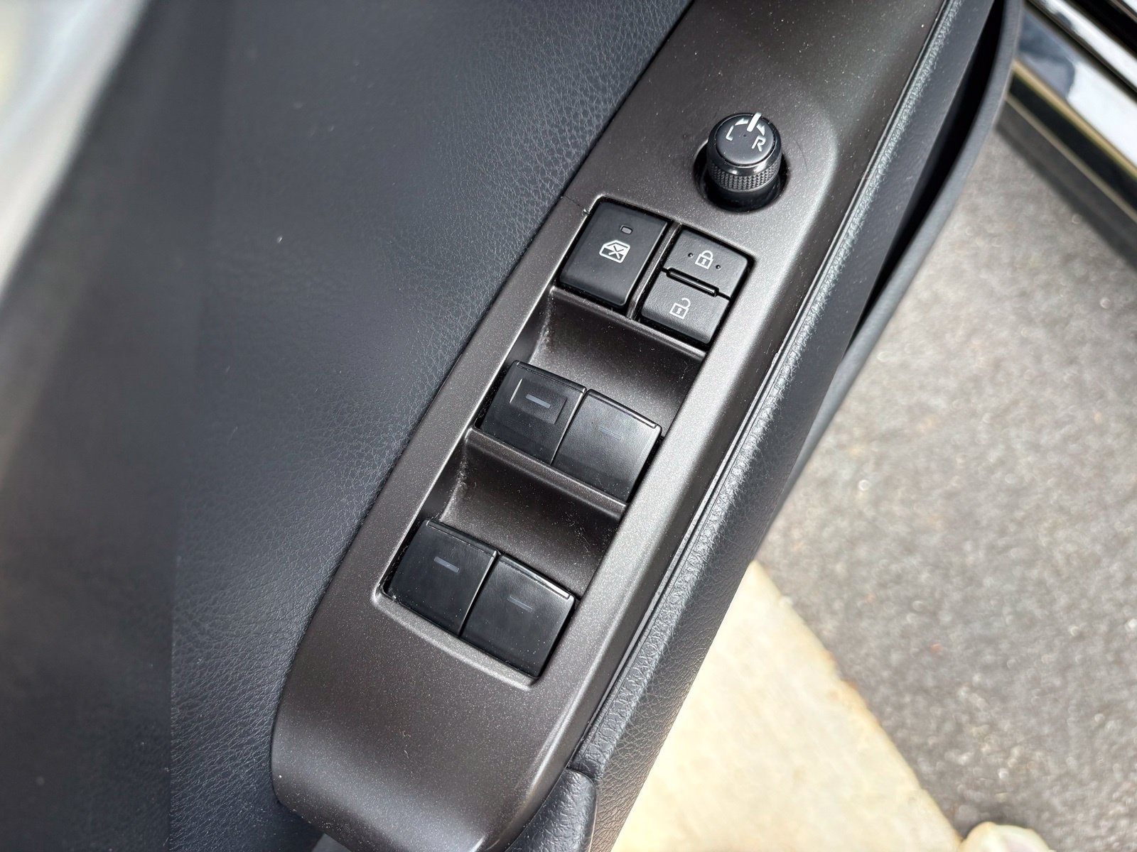 Used 2023 Toyota Camry SE FWD image 23